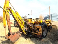 1955 INT 300 Tractor w/Loader, w/Davis Backhoe, 4-cyl gas eng (view 1)