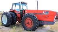 1979 Int 3588 tractor, 2+2 cab, diesel eng, duals on rear, 3-pt, pto, 18.4R38 tires, SN: 2890007U10071 (view 1)