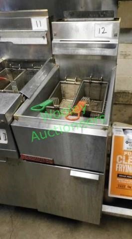  Used Cecilware electric deep fryer....