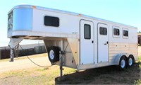 2010 Exiss Aluminum 3-Horse Slant Load, 2-axle, gn, collapsible tack room door in rear, front dressing room and tack area, excellent cond, used very little (view 1)