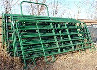 Behlen Mfg Portable Cattle Panels, 6-rail, 15@12', 4@10', panel w/gate insert